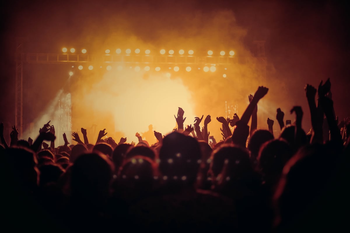 Letní festivalová sezóna začíná! Kam zajít? A jak se do festivalových programů zapojují neziskovky?