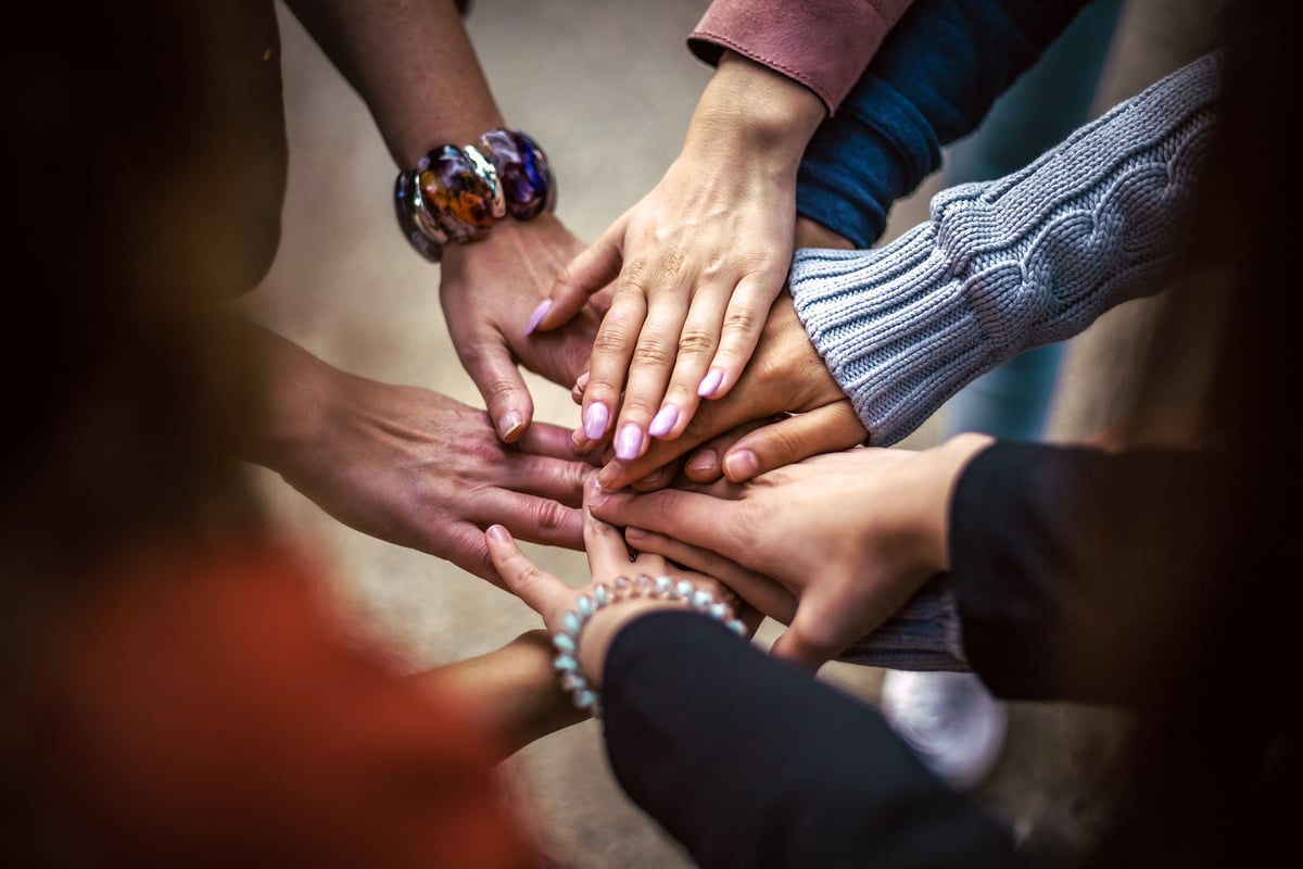 Školení i dobrovolnictví pro neziskové organizace: Využijte programů Erasmus+ a Evropský sbor solidarity