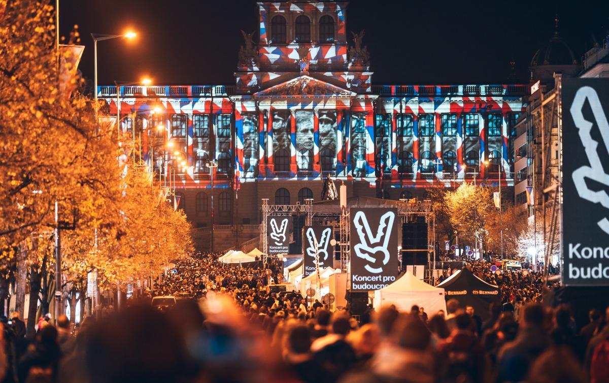 Oslavy, diskuze, koncerty. Připomenout si 35. výročí Sametové revoluce můžete na akcích po celé republice