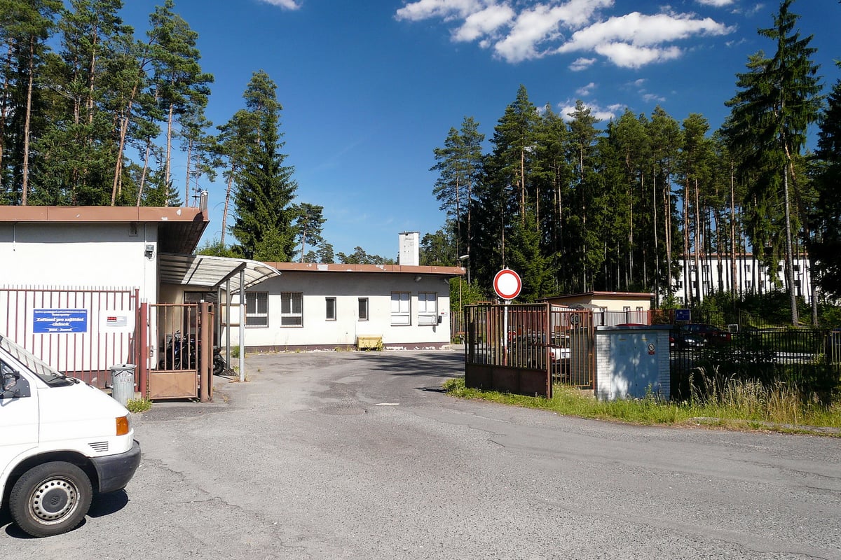 Pobyt v imigračních detenčních zařízení je proti právům dítěte. Organizace pro pomoc uprchlíkům dosáhla rozhodnutí u Výboru OSN