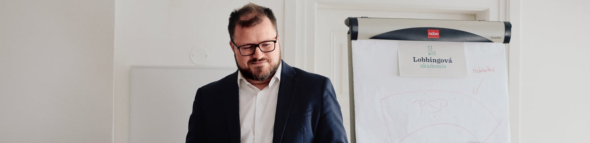 Jak proměnit terénní zkušenost ve změnu zákona? Naučte se profesionálně lobbovat s Lobbiem