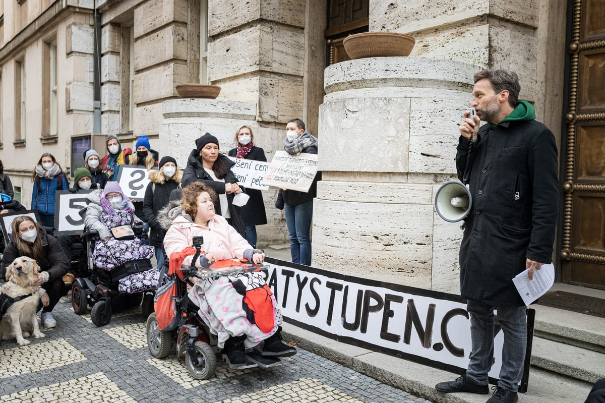 S březnem přichází zdražení sociálních služeb. Kompenzace pro lidi s postižením však chybí