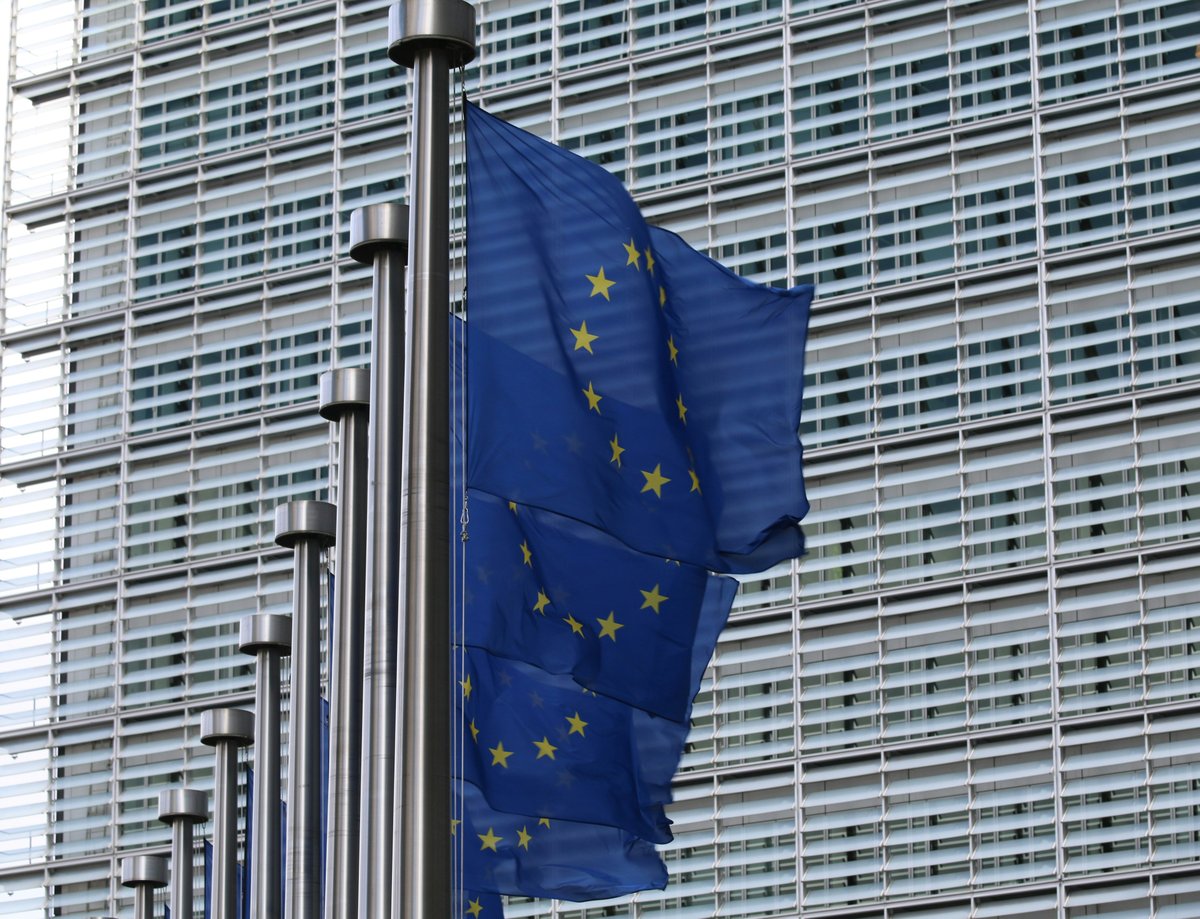 Evropská komise vydala Zprávu o stavu právního státu v Česku. Neziskový sektor vyzývá vládu k převedení jejích doporučení do praxe