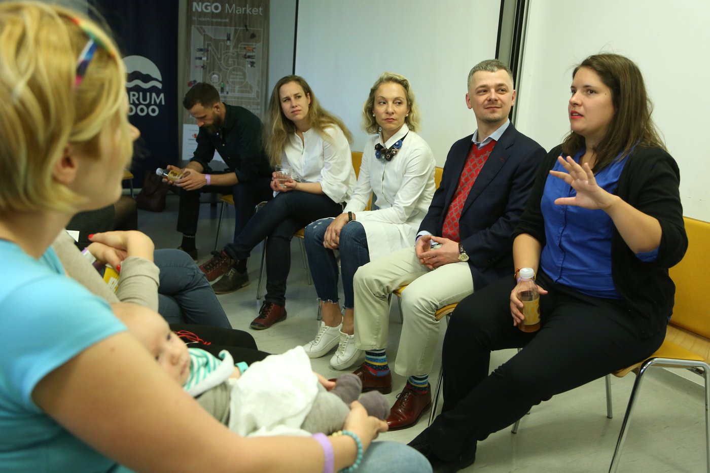 Zleva: Karel Pařízek, Lenka Krákorová, Martina Kemrová, David Kovalský, Anna Vaníčková. Zdroj: Nadace Forum 2000