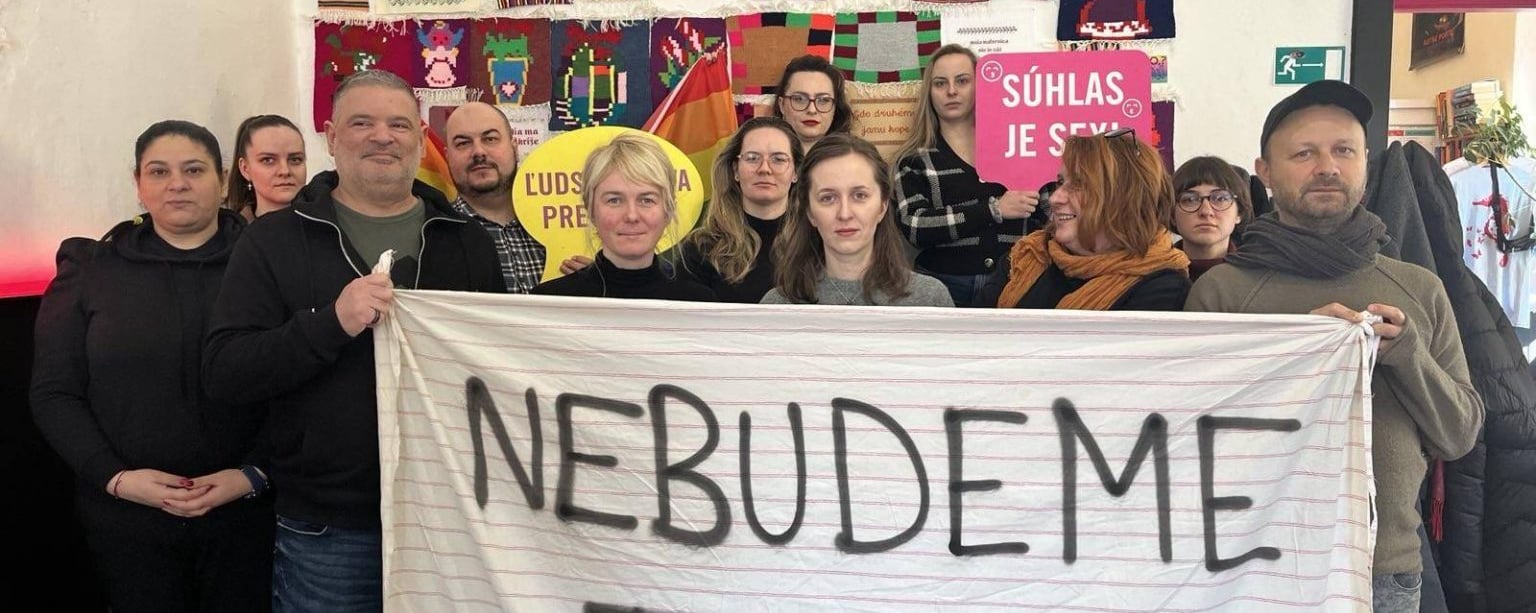 Slovensko 2025 očima lidských práv: ústavní změny, oslabování svobody médií i segregace romských dětí