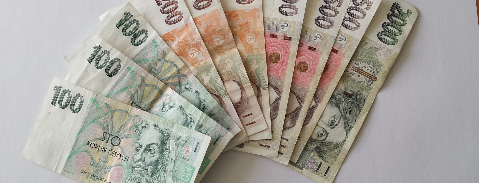 Práce, která (ne)uživí: Hranice důstojné mzdy se vyšplhala nad 48 tisíc korun
