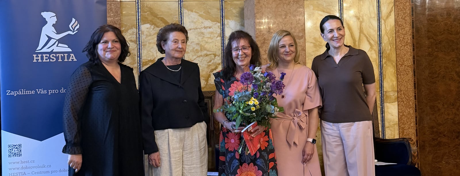 Deset jmen, za nimi stovky dobrých skutků. Kdo získal ocenění Křesadlo 2025?