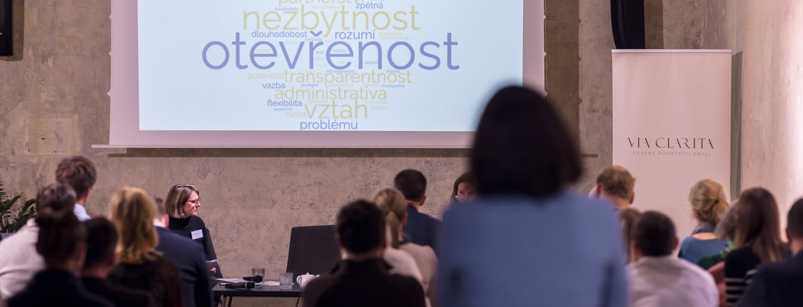 Filantropové a nadace budují s příjemci podpory vztah, ukázala analýza Via Clarita