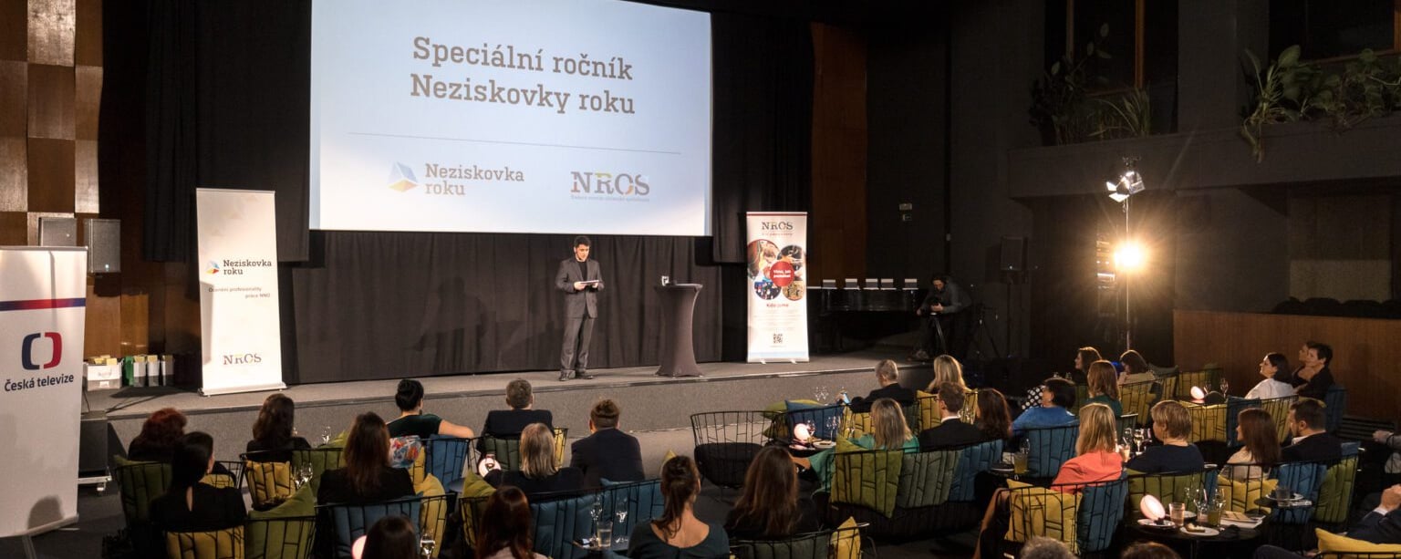 Neziskovka roku oslavila 10 let speciálním ročníkem. Jaké organizace získaly ocenění?
