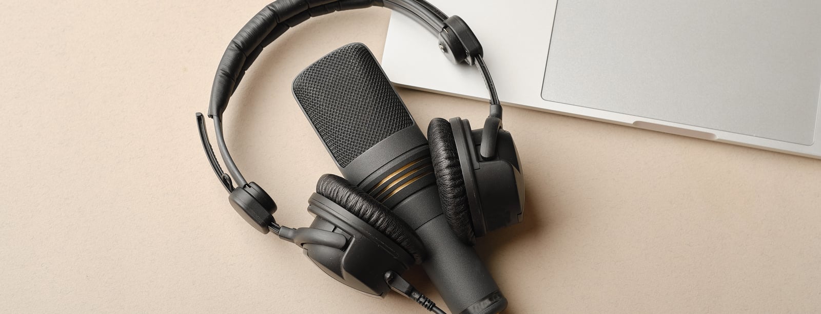 flat-lay-composition-with-microphone-podcasts-black-studio-headphones-brown-background-with-coffee-laptop-learning-online-education-conceptxa.jpg