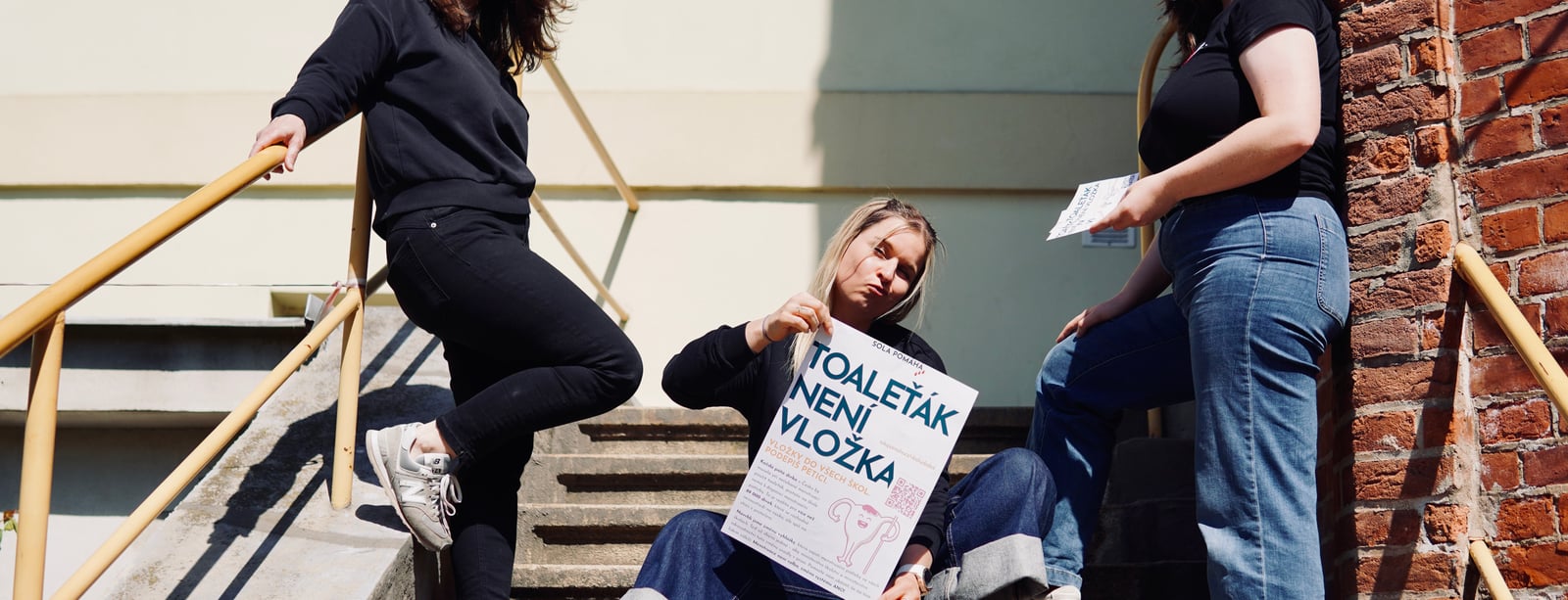 Volně dostupné menstruační potřeby ve školách. Sola pomáhá se zasadila o změnu, která přispívá k rovnosti ve vzdělávání