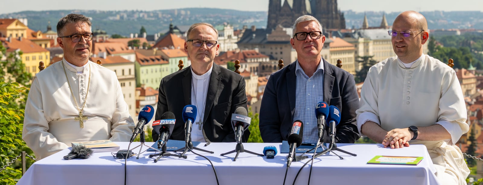 Společně proti zneužívání v církevním prostředí. Spolek Někdo Ti uvěří a Česká biskupská konference podepsaly memorandum