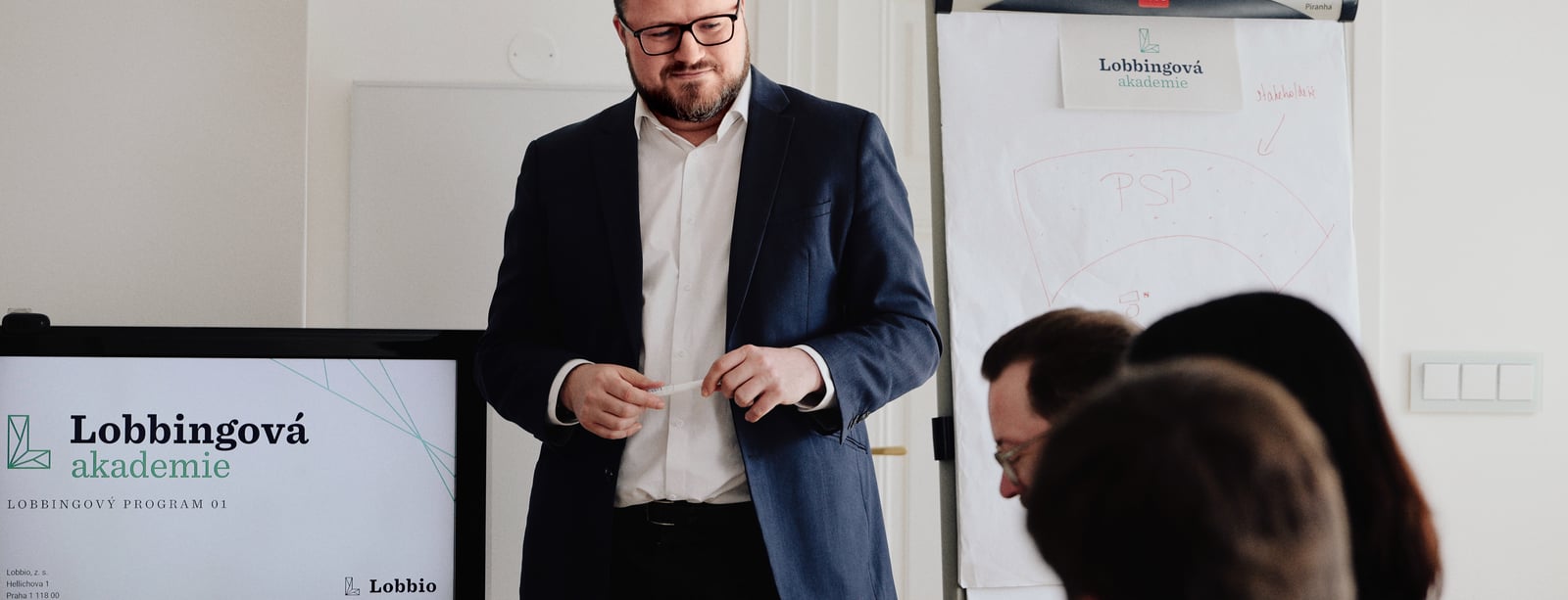 Jak proměnit terénní zkušenost ve změnu zákona? Naučte se profesionálně lobbovat s Lobbiem