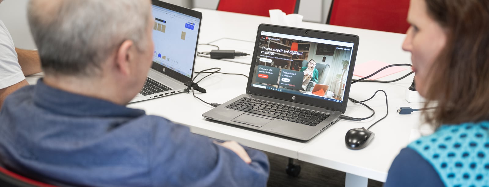 Nová platforma pomáhá seniorům s orientací v online prostředí
