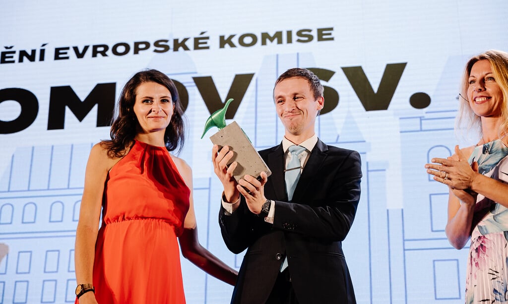 Udržitelné projekty roku 2022: V Cenách SDGs uspěly průvodce pro zájemce o učitelství nebo péče o nemocné roztroušenou sklerózou