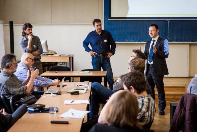 Udržet téma vzdělávání v centru pozornosti. Kulaté stoly SKAV a EDUin se každý měsíc věnují debatě o aktuálním vzdělávacím tématu. Foto: EDUin