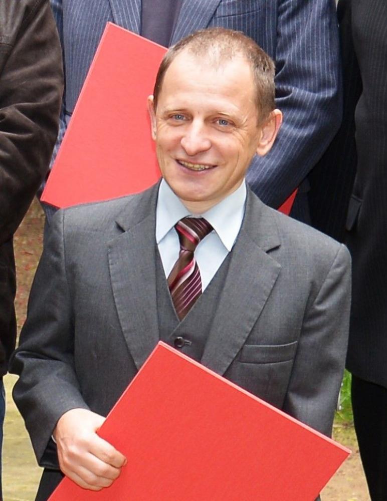 Marek Navrátil s diplomem Ceny Charity, kterou v roce 2014 obdržel. Foto: Tříkrálová sbírka, Charita