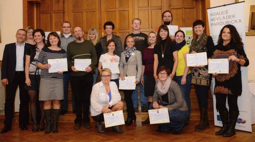 Donátoři a zástupci obdarovaných neziskovek na Burze filantropie v Litomyšli 2015. Foto: Stanislav Kolařík