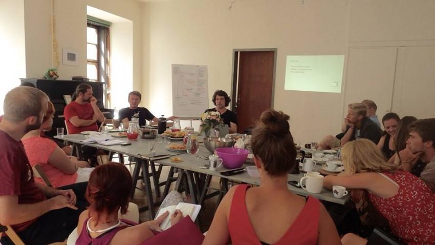 Skautský institut zaštiťuje mnoho projektů, a tak je potřeba čas od času se sejít a vše patričně zkoordinovat. Foto: Archiv Junáka