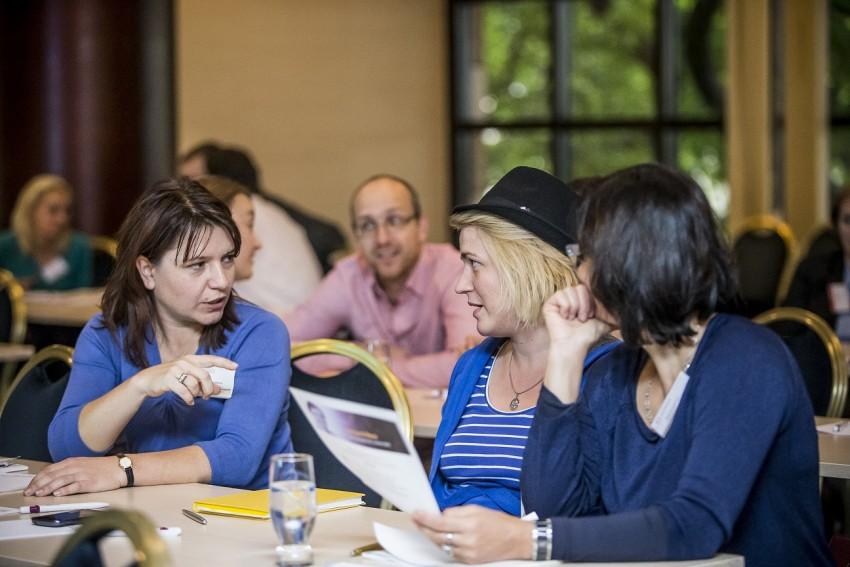 Během nabitého programu se našel čas i na sdílení zkušeností a nových nápadů. Foto: CEE Fudraising Conference