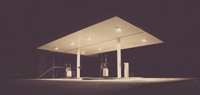 Když se řekne lobbing… mnohým se vybaví podezřelé schůzky veřejně známých osob na benzinových pumpách. Článek odkrývá i zbytek mozaiky. Foto: PixaBay