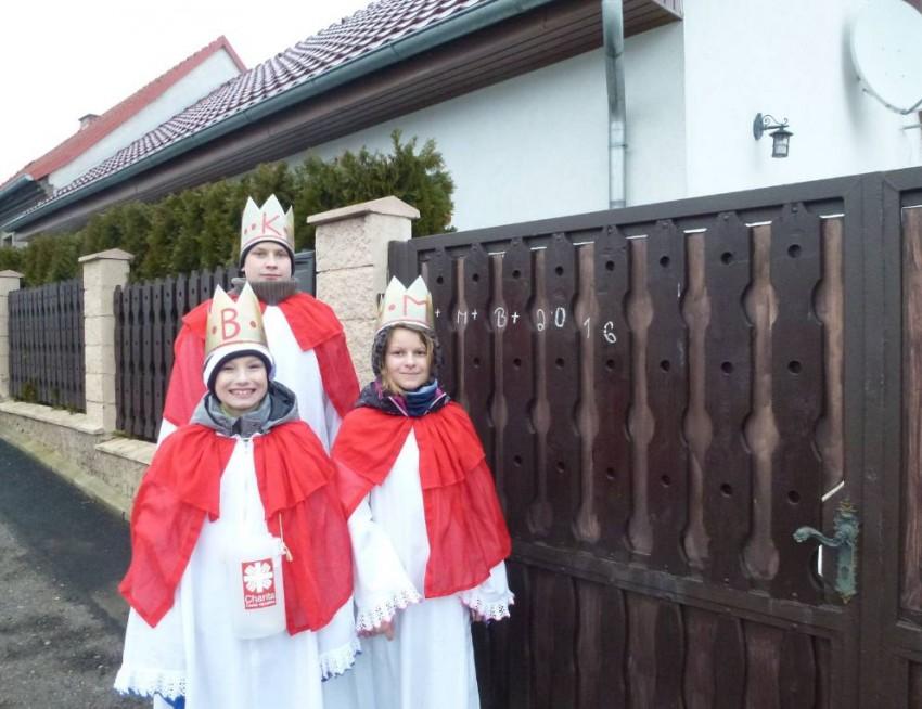 Trojice koledníků se na požádání musí prokázat platnou průkazkou Charity. Foto: Tříkrálová sbírka, Charita