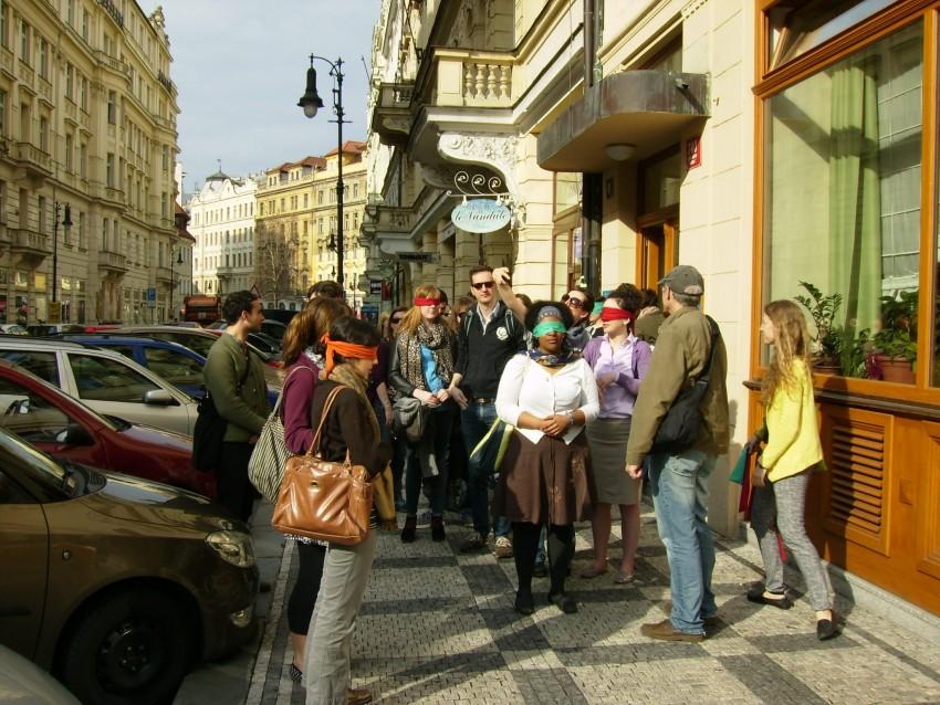 Američtí studenti se během Fulbright Enrichment Seminar zaposlouchali do zvuků Prahy. Foto: Fulbrightova komise