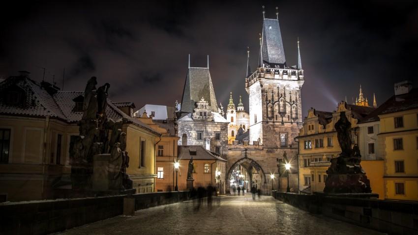 Notoricky známý Karlův most (dříve Kamenný) je jen jednou ze série památek, které po sobě Karel IV. na území ČR I v zharaničí zanechal. Foto: PixaBay